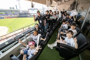 KT, 난청 아동·가족에게 야구장 체험활동 진행